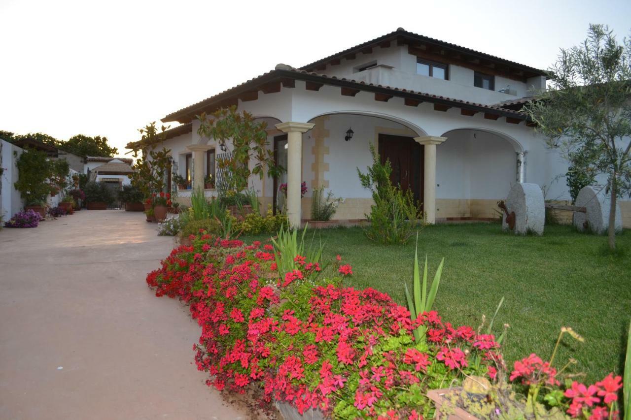I Giganti Bed & Breakfast Riola Sardo Exterior photo